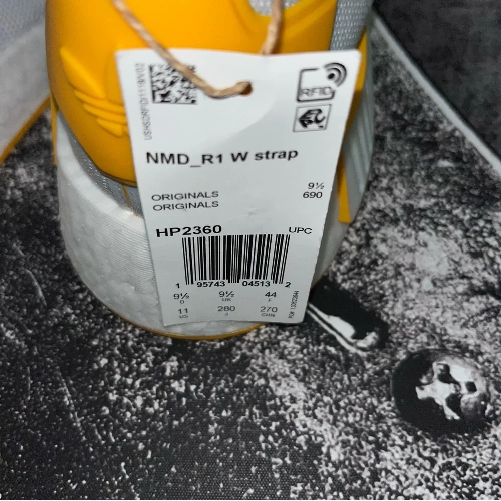 NIB Adidas NMD_R1